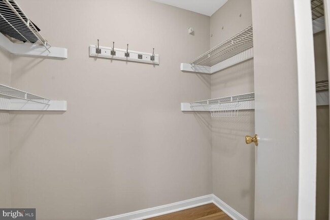 Building Photo - 2874 Sutton Oaks Ln