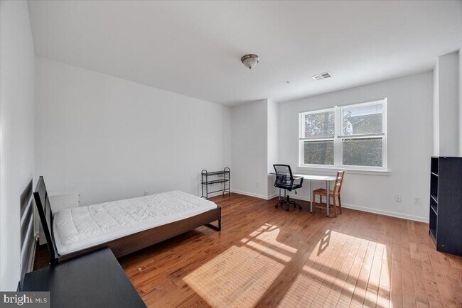 Building Photo - 1322 N 15th St