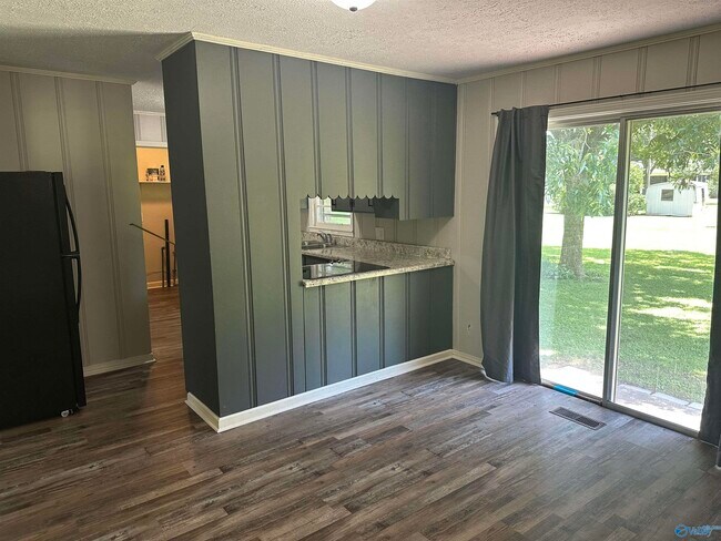 Building Photo - 407 Pecan Ave