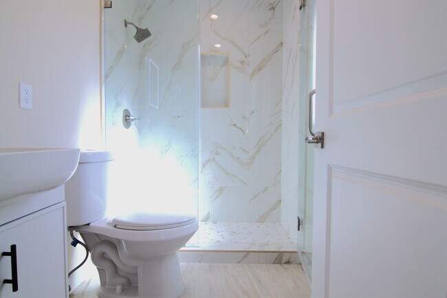 Building Photo - 14436 Carlsbad St