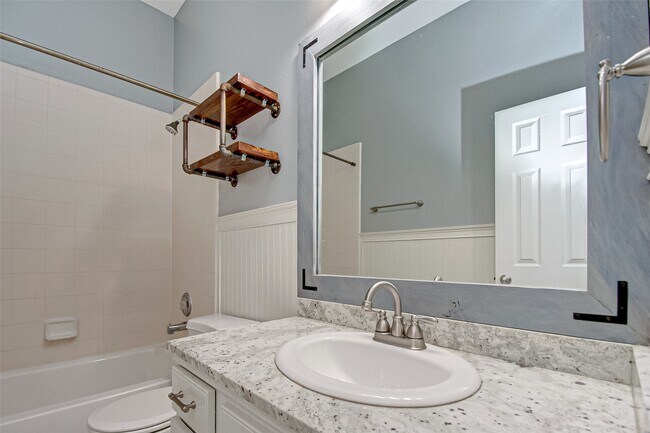 Building Photo - 26439 Richwood Oaks Dr