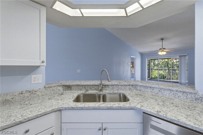 Building Photo - 876 Gulf Pavillion Dr