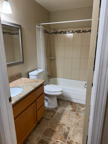 Building Photo - 9410 Aizenberg Cir