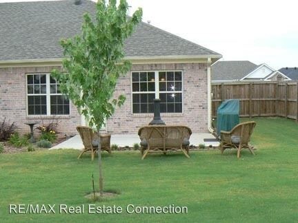 Building Photo - 2424 Canterbury Ct