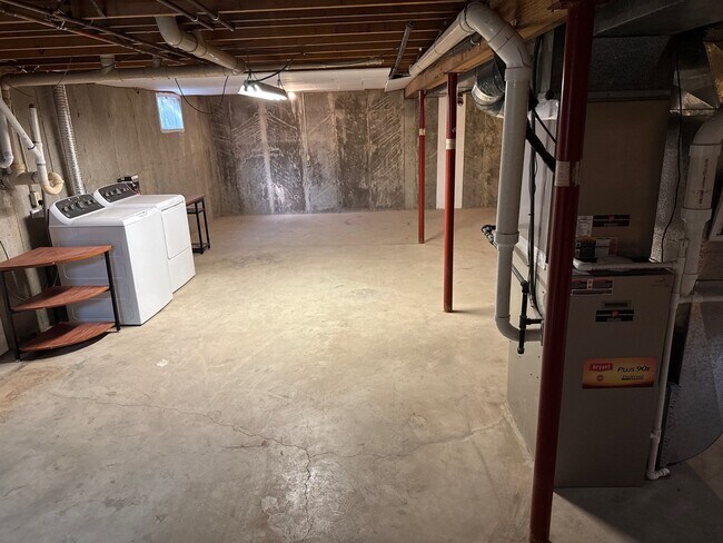 Building Photo - 1704 Twinbrook Dr