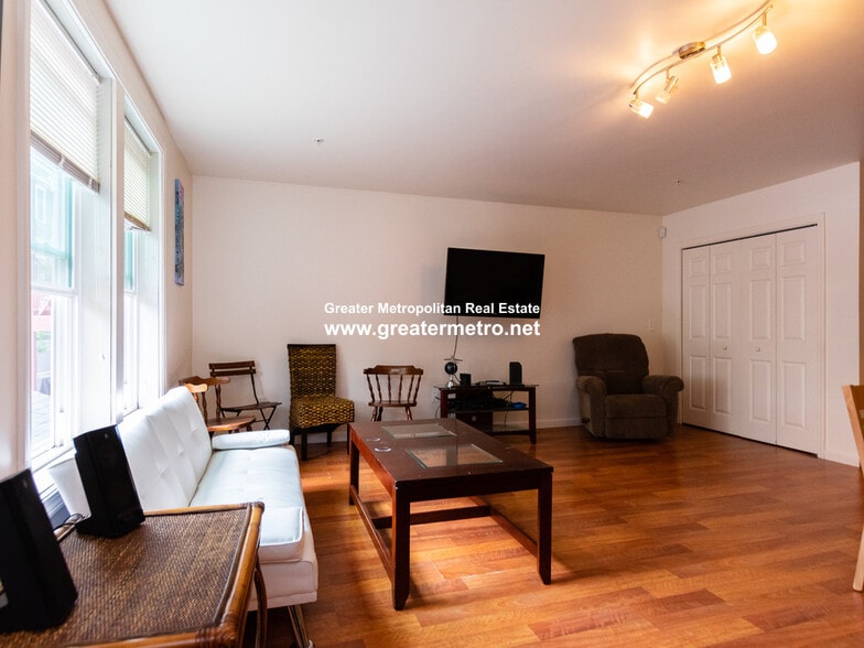 Building Photo - 41 Chelsea St