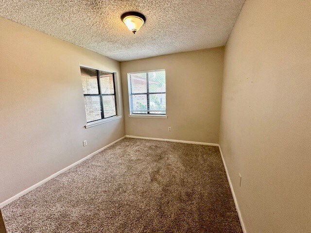 Building Photo - 201 Hickory Hill Dr