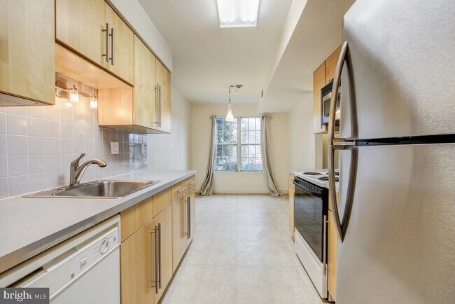 Building Photo - 20212 Shipley Terrace