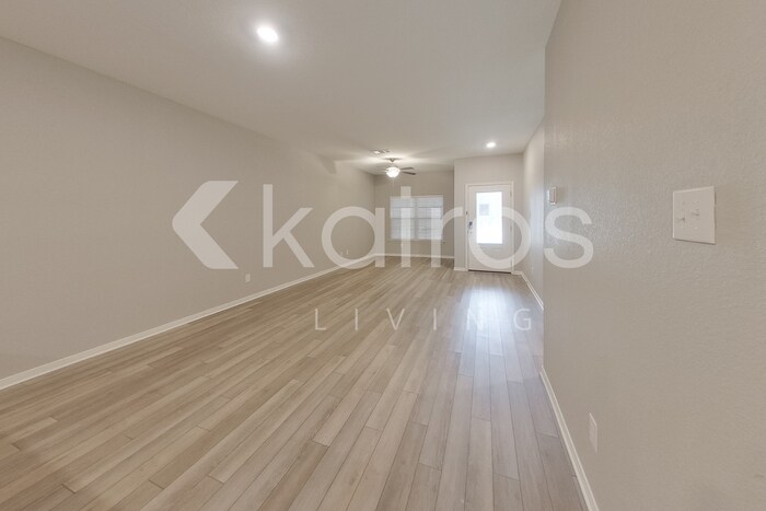 Building Photo - 213 Capital Hl Vw