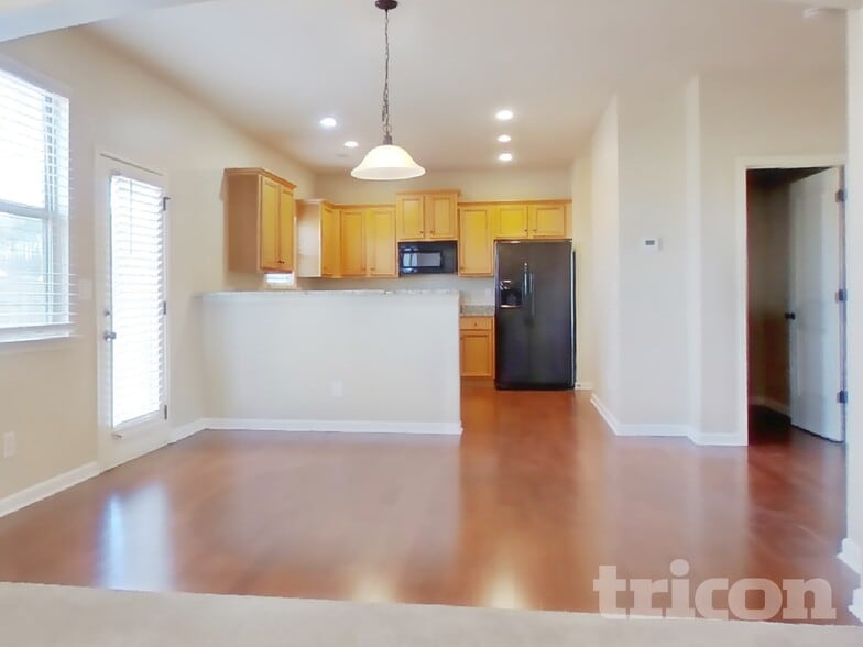 Building Photo - 266 Creek View Ln