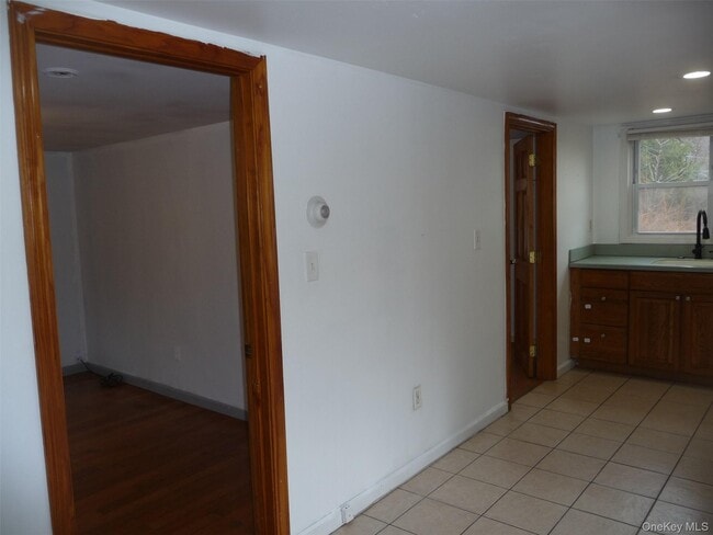 Building Photo - 18 Kelly Hill Rd