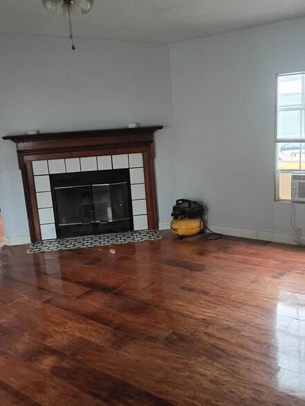 Building Photo - 125 Broaddus St