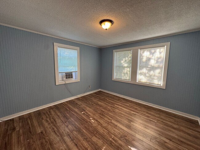 Building Photo - 603 4th Ave N