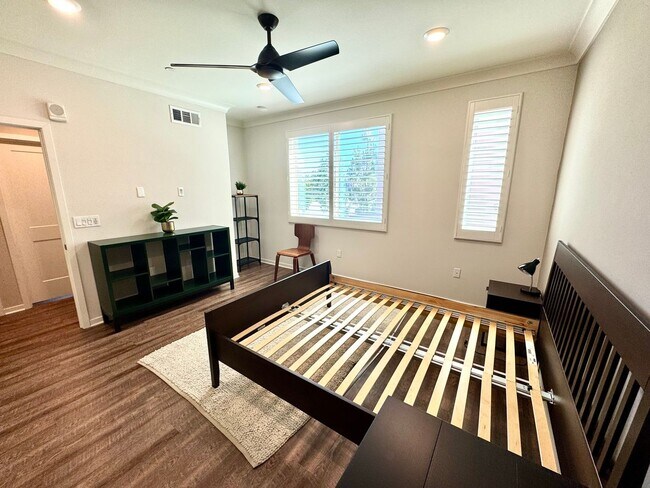 Building Photo - Contemporary 2 Bedroom 2 bath condo in the...