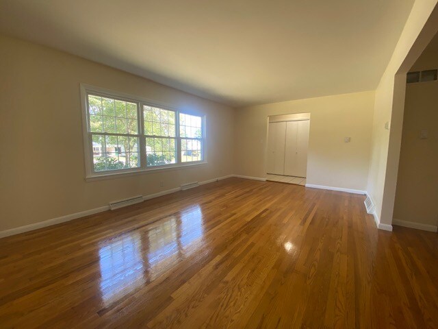 Building Photo - 220 Garland Dr