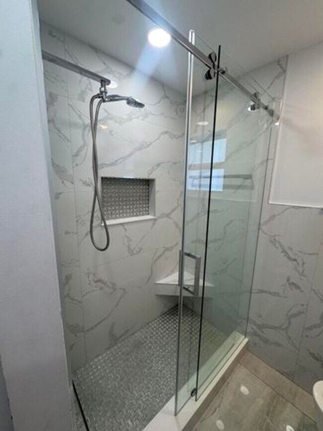 Building Photo - 2591 Rosehaven Rd