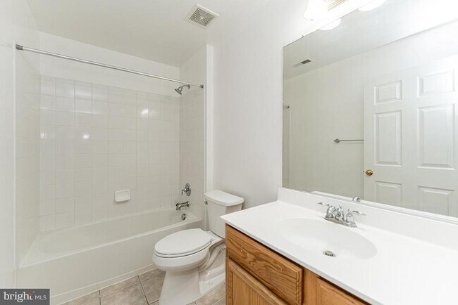 Building Photo - 3874 Carriage Hill Dr