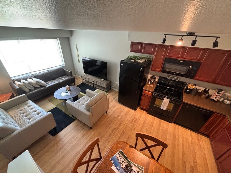 Building Photo - Bison Run Rentals