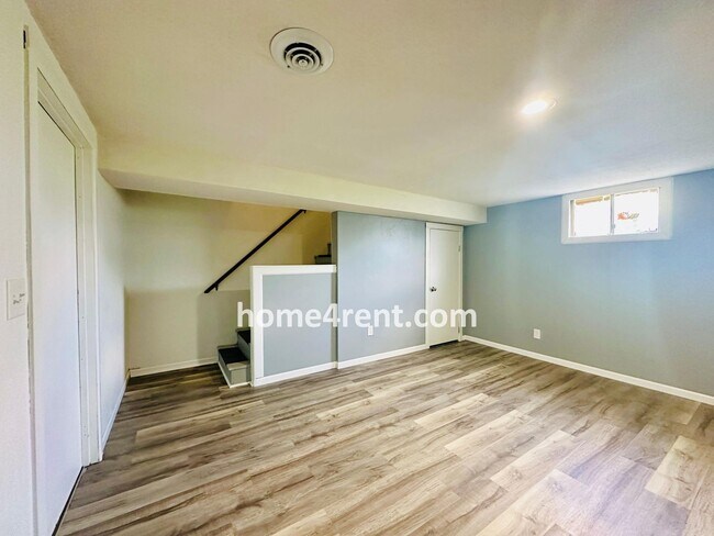 Building Photo - Raised Ranch Style Home in KCK w/ a Finished Basement and Conveniently Located Near I-635!