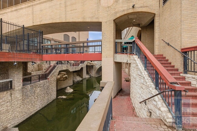 Building Photo - 507 Sabine St