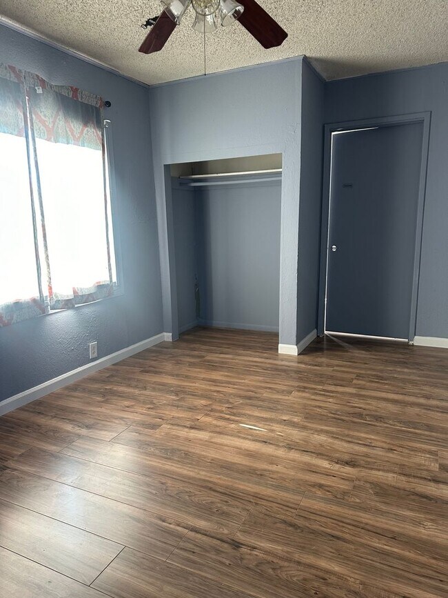 Building Photo - Charming Living in the Heart of Turlock