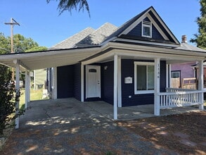 Building Photo - 1136 SE Pine St