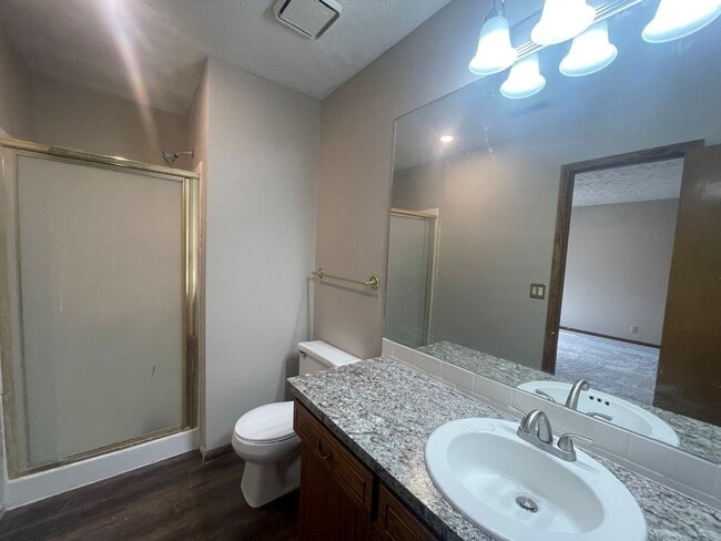 Building Photo - Nice Town Home in Bellevue!