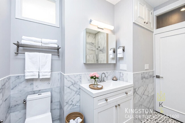 Building Photo - 80 Regent St