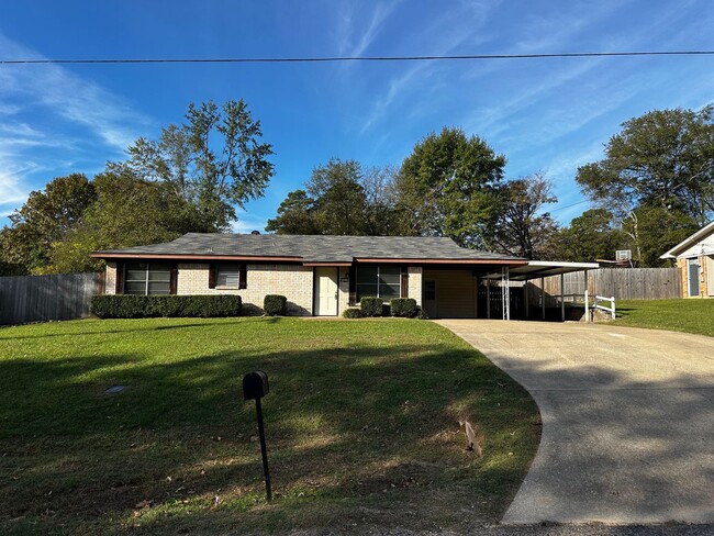 Building Photo - Wonderful home in White Oak ISD