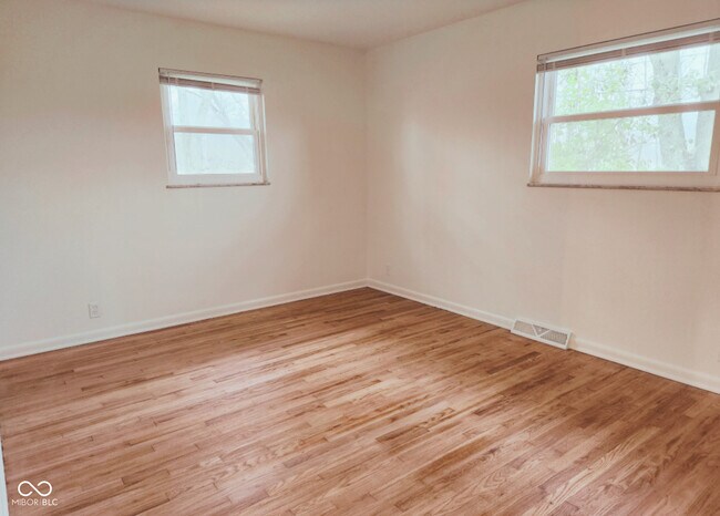 Building Photo - 9502 E 600 S