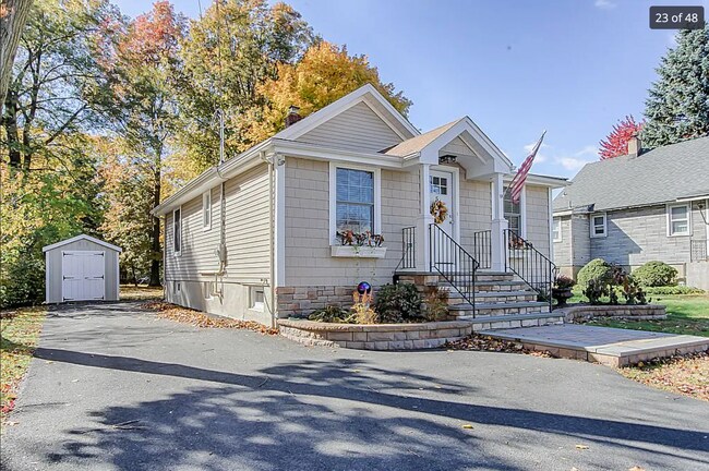 Building Photo - 5 Augusta St