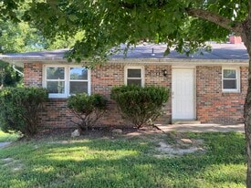Building Photo - 2118 Louis Cir