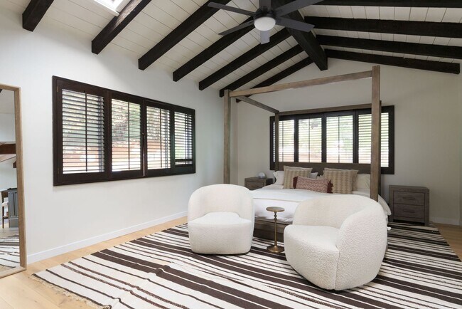 Building Photo - Beautiful Tarzana Rental!