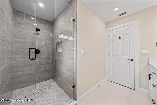 Building Photo - 510 Kennwood Ave