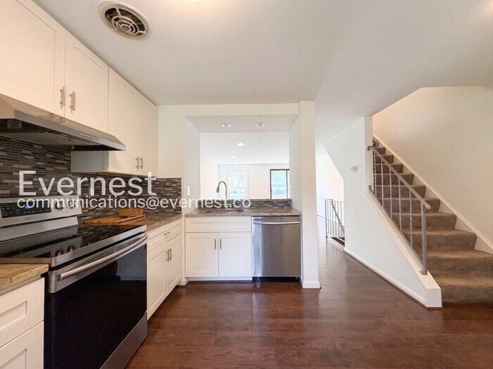 Building Photo - 20564 Strath Haven Dr