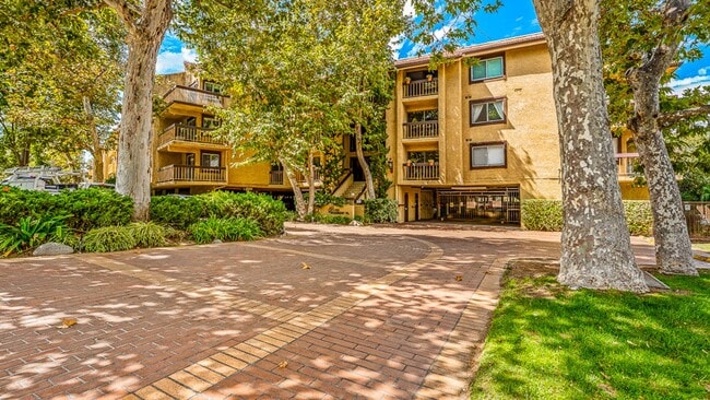 Building Photo - Beautiful Mountain Condo. 3 Bed-2Bath