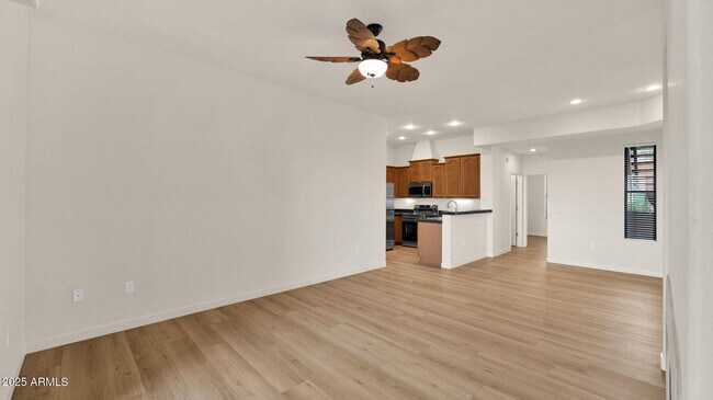 Building Photo - 7027 N Scottsdale Rd