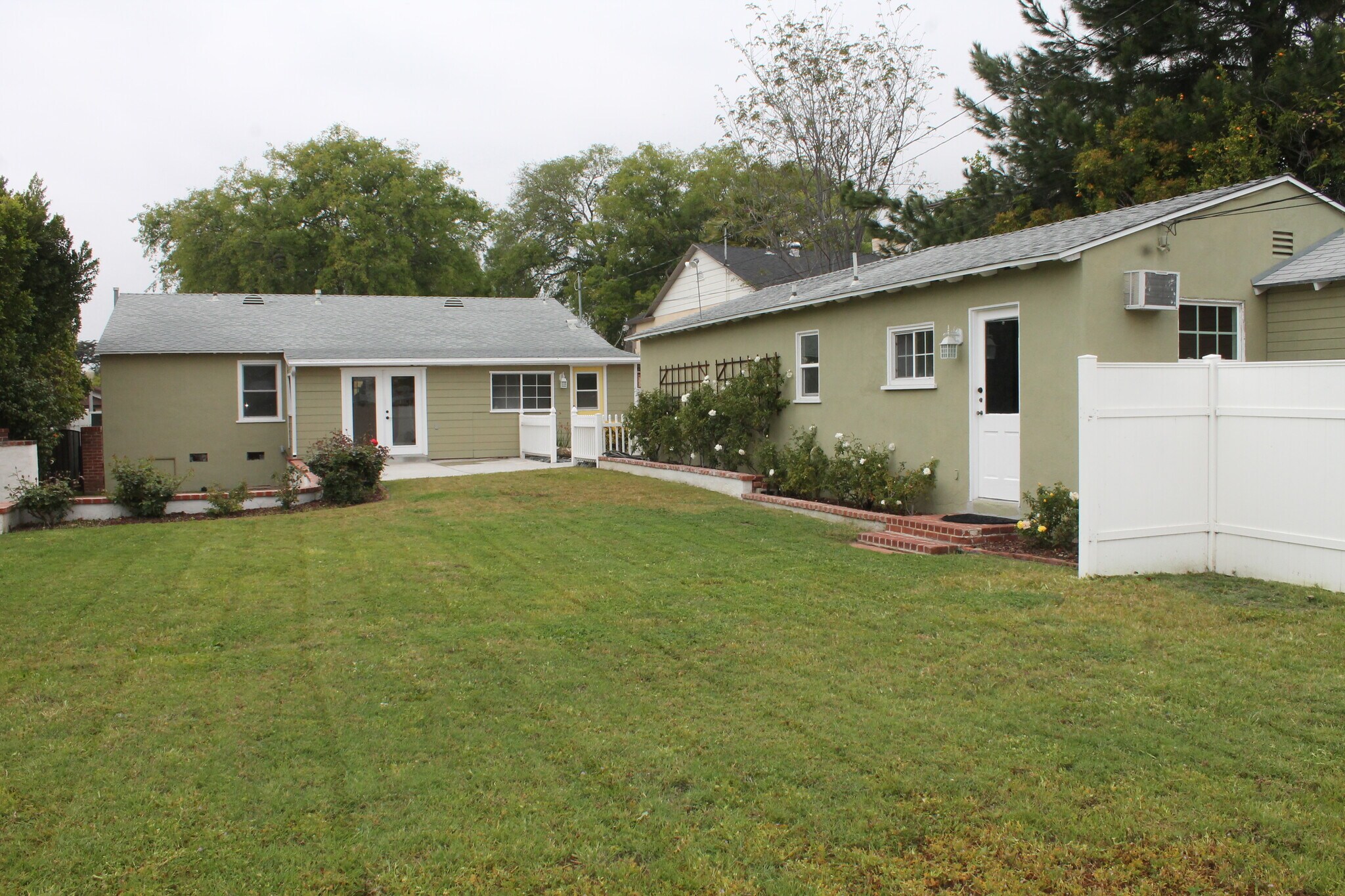 Building Photo - 530 E Grinnell Dr