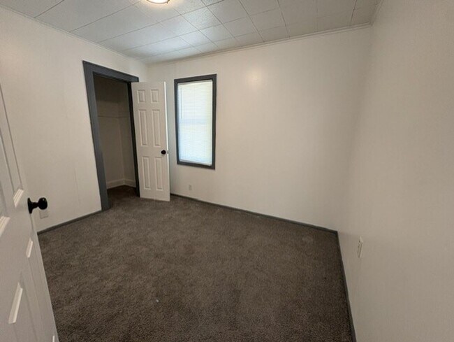 Building Photo - Move-In Ready 2-Bedroom Home with Modern Kitchen, Basement & Front Porch