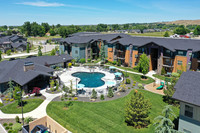 Building Photo - Retreat at Silvercloud