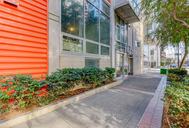 Building Photo - 1025 Island Ave