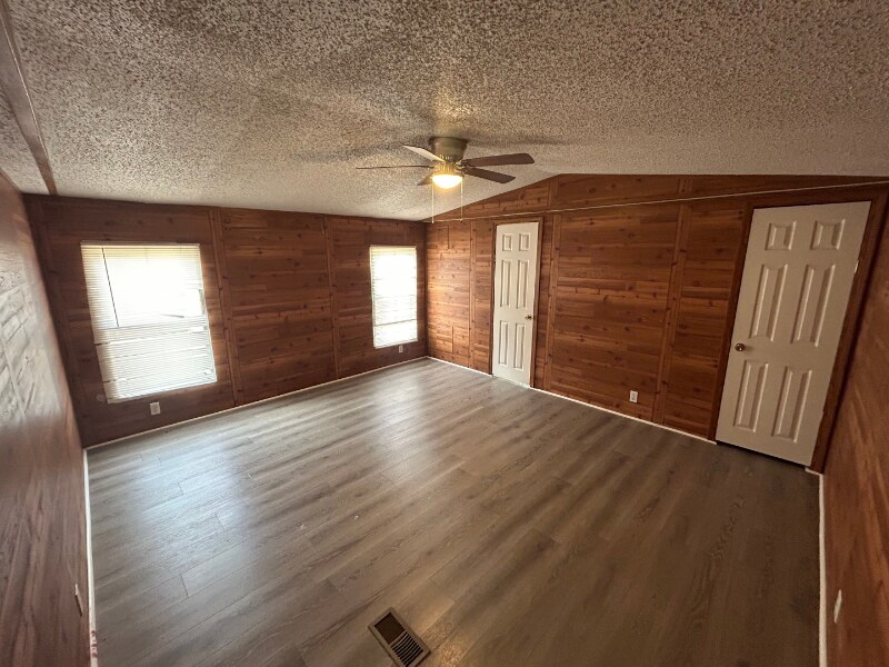 Building Photo - 2060 Deborah Ln