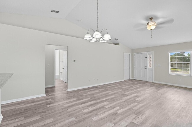 Building Photo - Popular Palm Harbor location