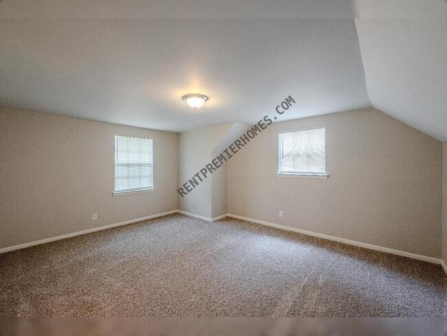 Building Photo - 6205 Chippewa Dr