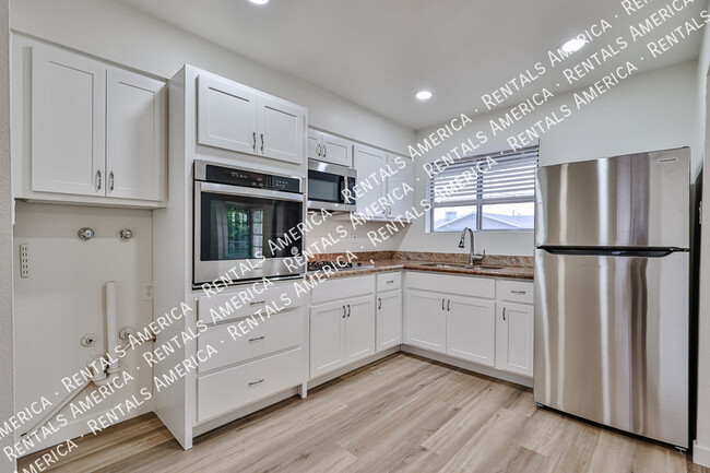Building Photo - 12450 N Augusta Dr