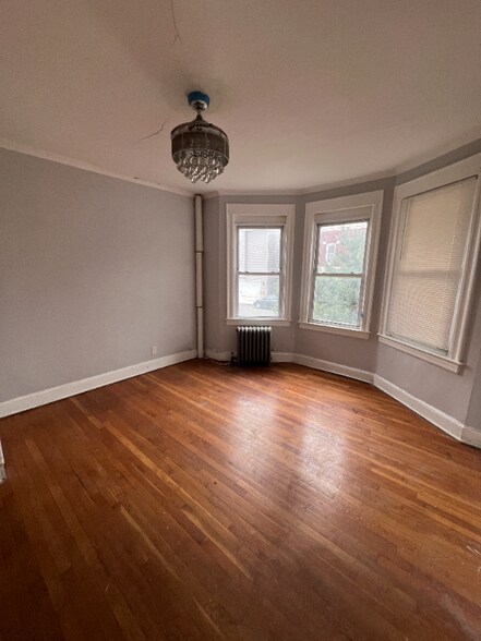 Building Photo - 4 Eaton Pl