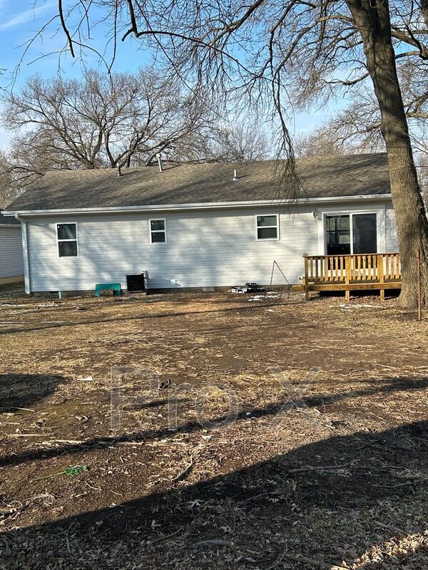 Building Photo - 516 E Park St