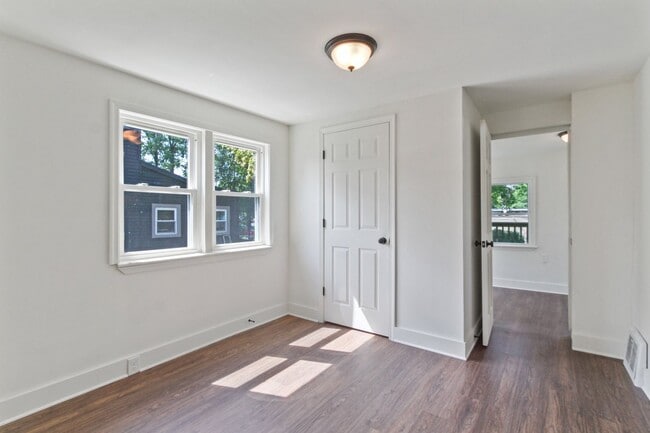 Building Photo - Cozy 3 Bedroom, 1.5 Bath Single Family Home!