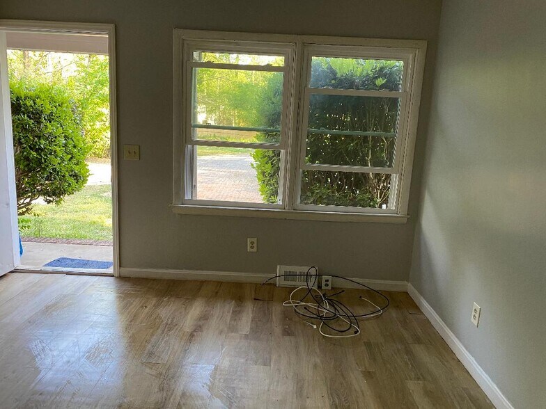 Living room - 1849 Darbrook Dr