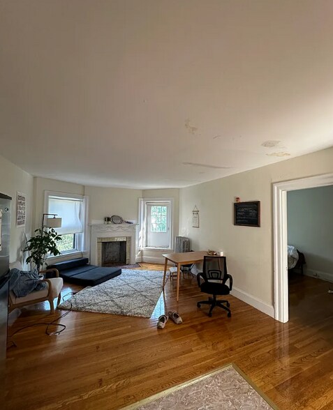 Primary Photo - 1073 Beacon St